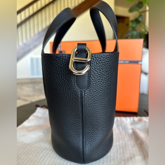 NEW 2023 Authentic Hermes In the Loop 18 Black Taurillon Leather PHW Picotin - Picture 5 of 10